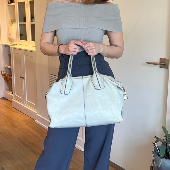 Tod’s Large Leather Duffle Bag Lt Grey - Picture 3 of 14